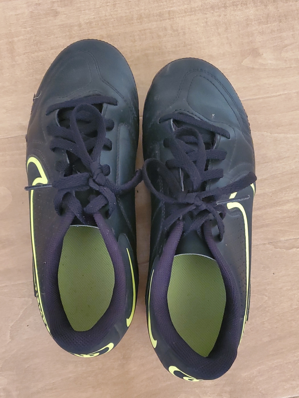 Nike Kids Black Sneakers with Neon Yellow Accents